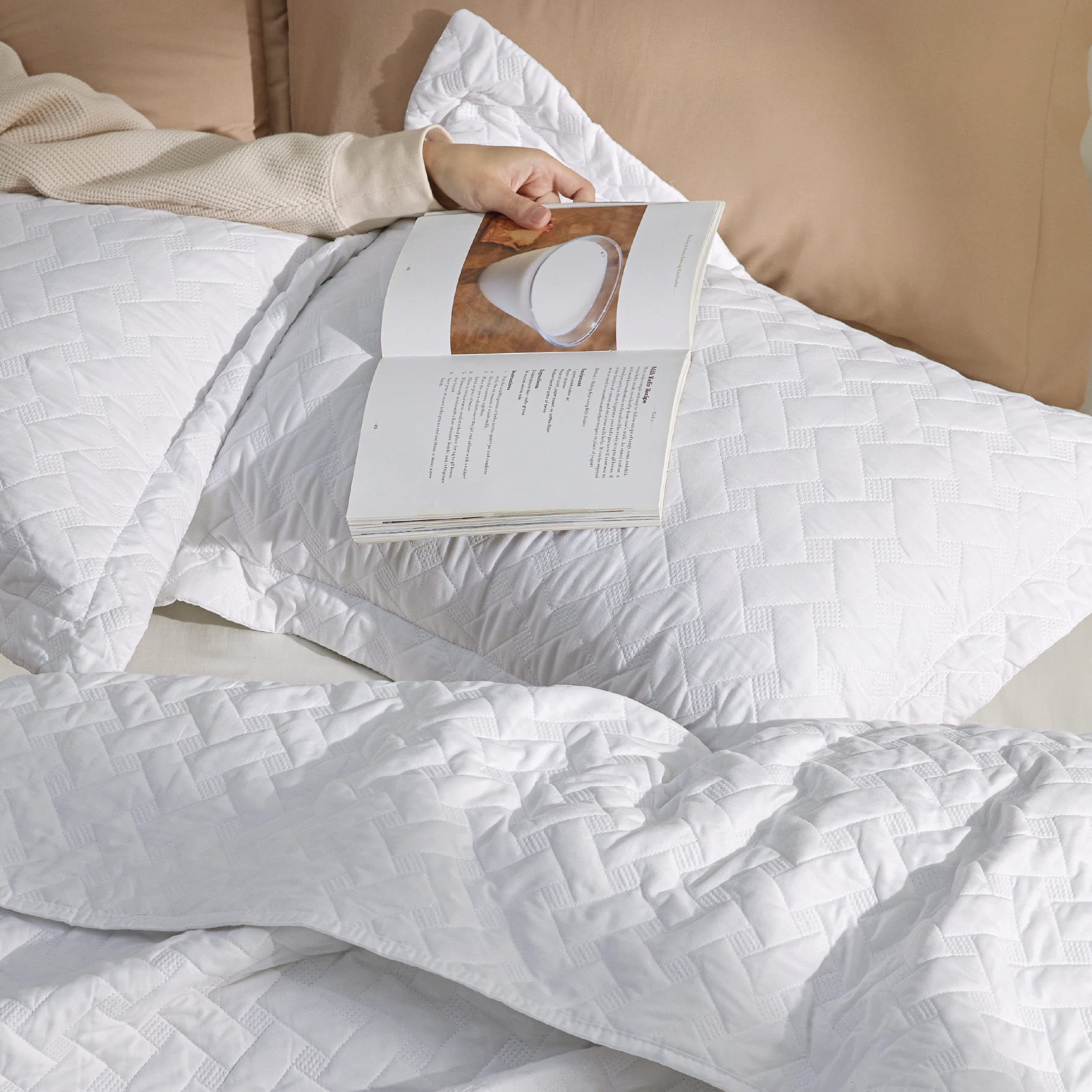 Bedsure couette sur lit ambiance chambre apportant style raffiné