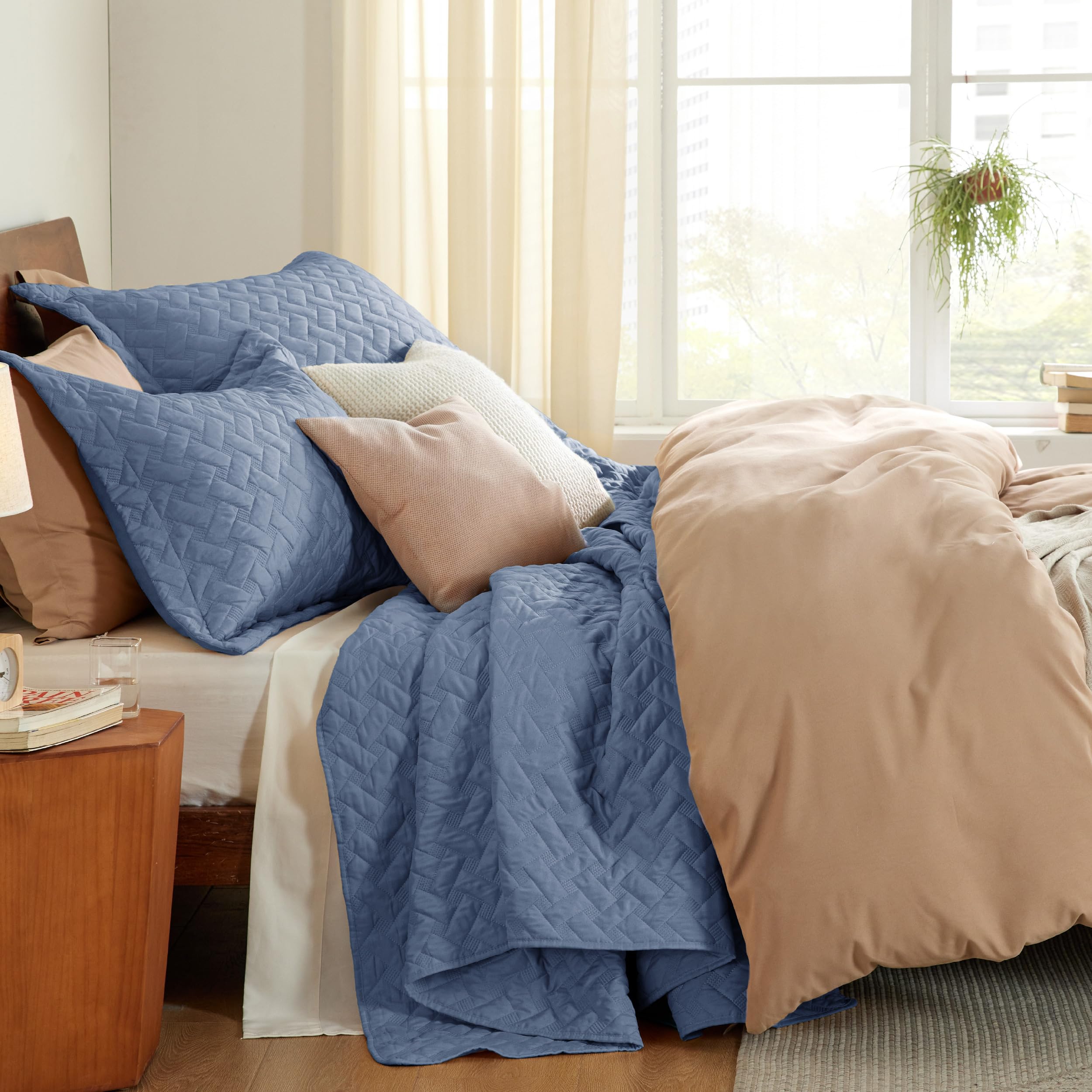 Bedsure couette posée sur lit moderne illustrant rendu décoratif
