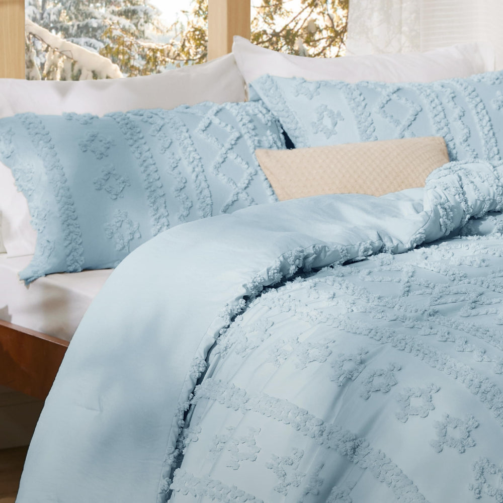 Bedsure couette posée sur lit en décor montrant l'effet décoratif et accueil