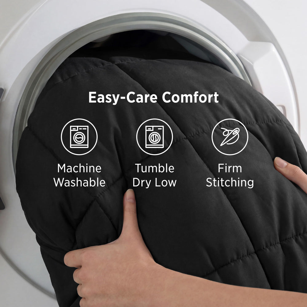 Bedsure couette étendue à côté d'un mètre pour comparaison d'échelle