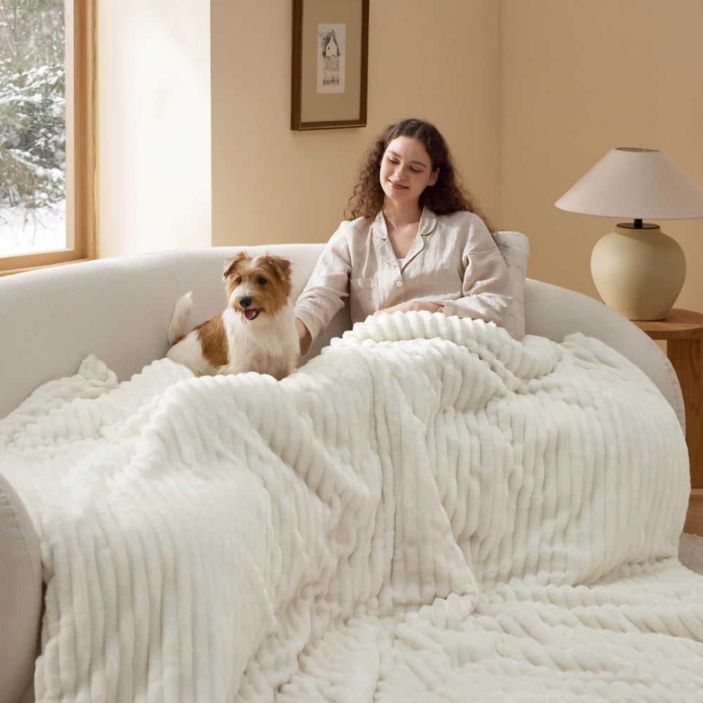 Bedsure gros plan sur flanelle douce révélant texture câline et chaleur