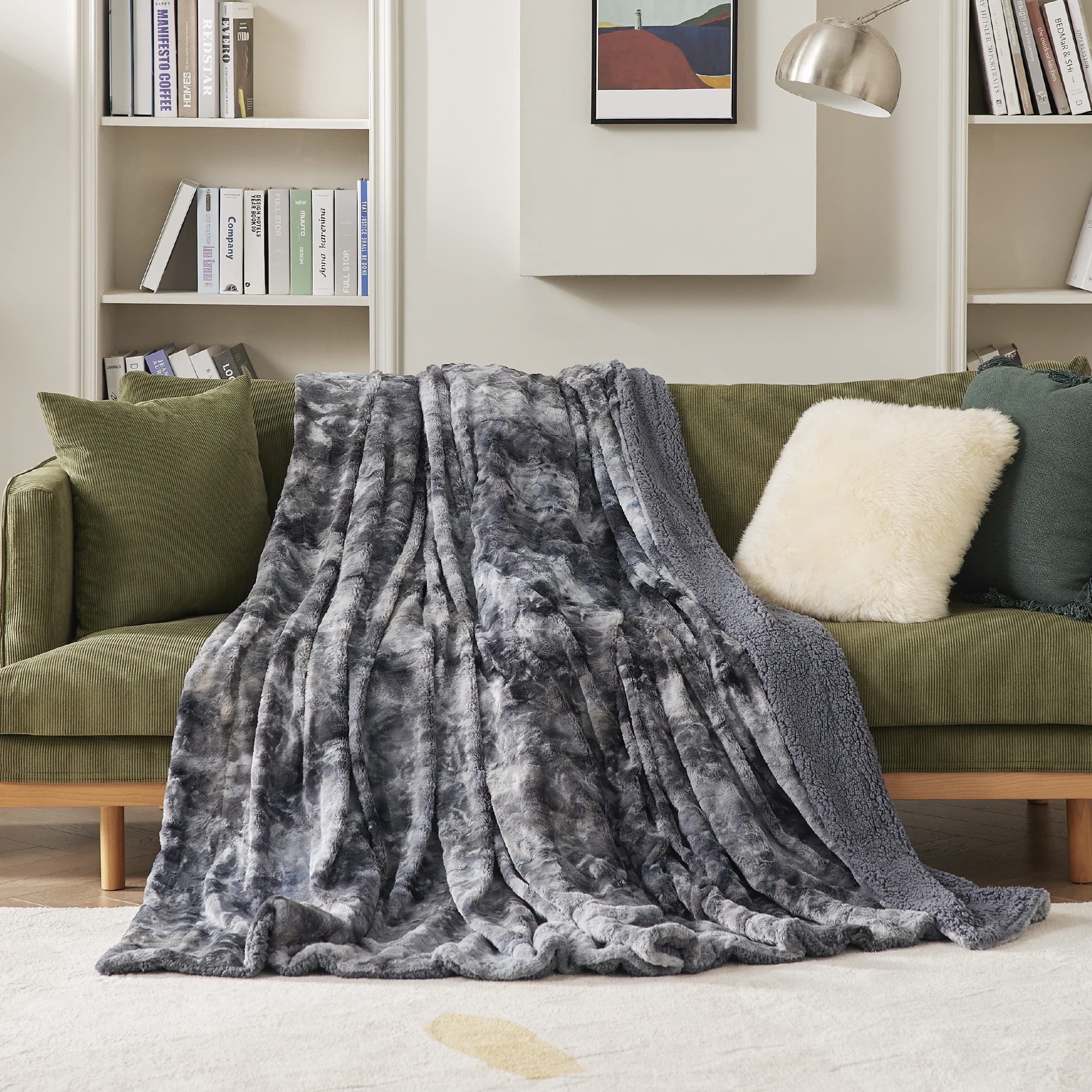 Bedsure détail Sherpa montrant matière moelleuse pour isolation légère