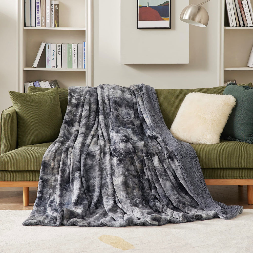 Bedsure détail Sherpa montrant matière moelleuse pour isolation légère
