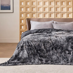 Bedsure couverture face avant tie-dye gris montrant design décoratif et chaleur