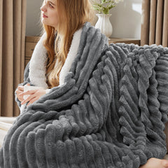 Bedsure couverture face entière gris foncé montrant l'élégance et chaleur