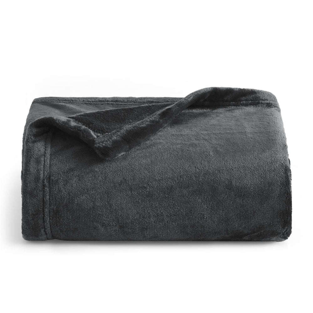 Bedsure couverture gris foncé pliée, gain de place et élégance