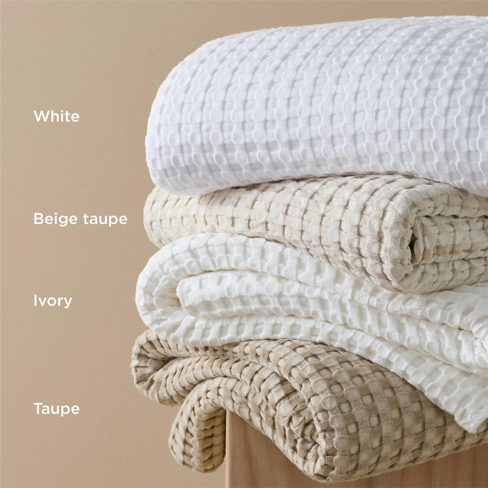 Bedsure couverture dans une chambre stylée, soulignant l'intégration décorative facile