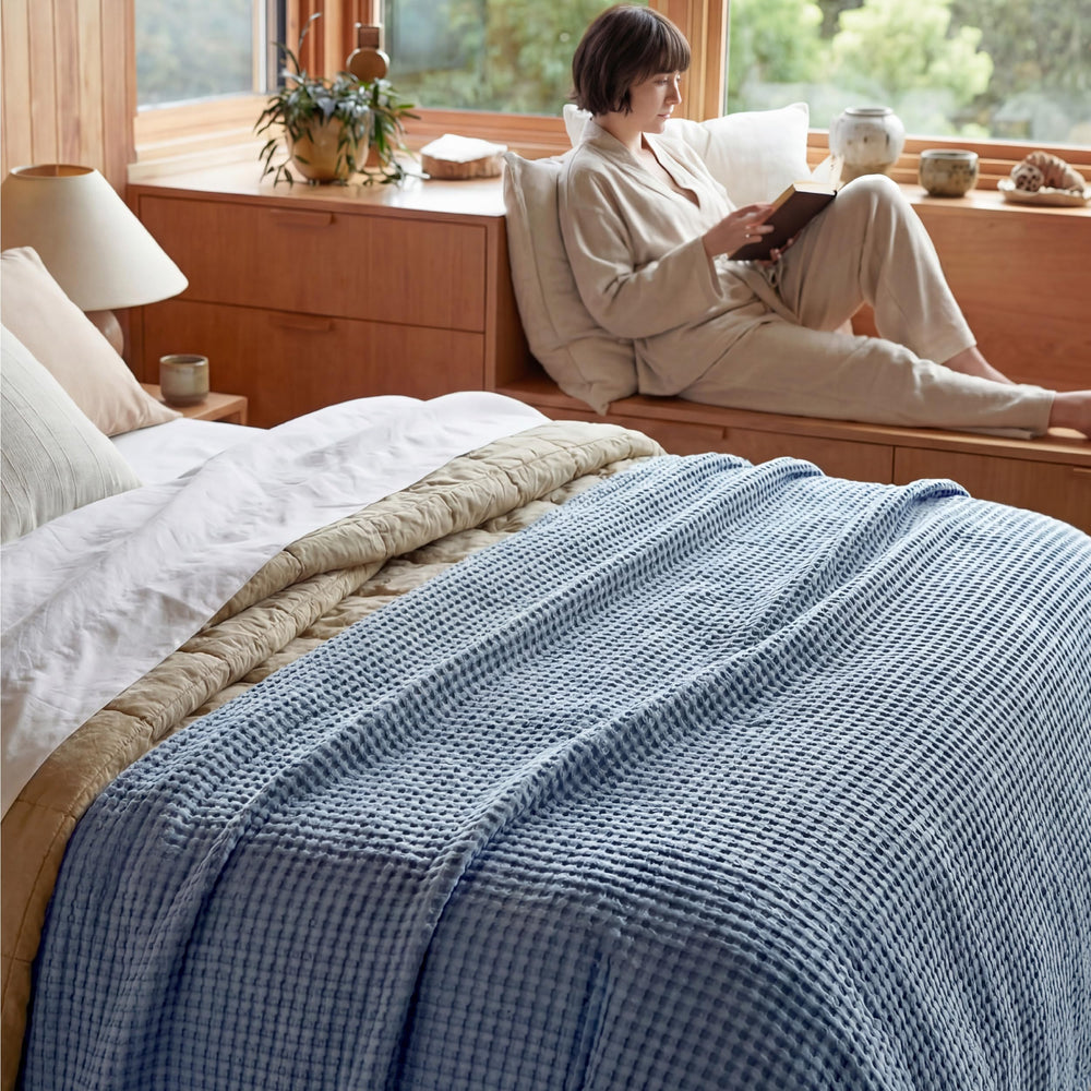 Bedsure couverture intégrée à une chambre stylée montrant polyvalence déco