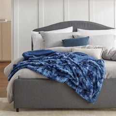 Bedsure gros plan fausse fourrure montrant douceur et toucher luxueux