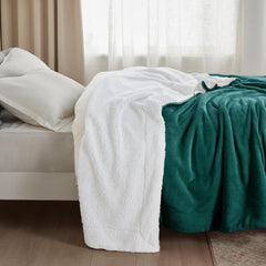 Bedsure couverture étalée sur lit king démontrant couverture généreuse