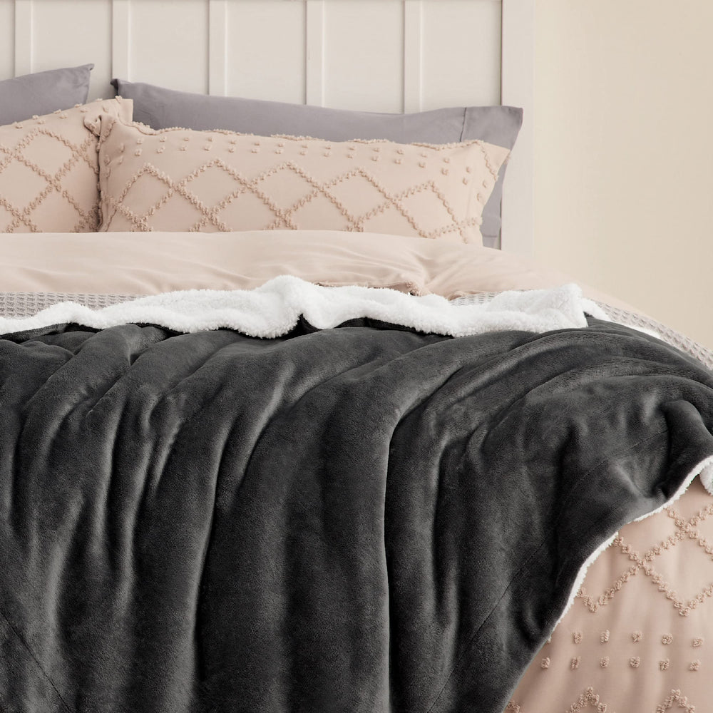 Bedsure couverture étalée sur lit queen, couvre entièrement le matelas