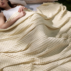 Bedsure couverture face avant montrant finition gaufrée et style vintage