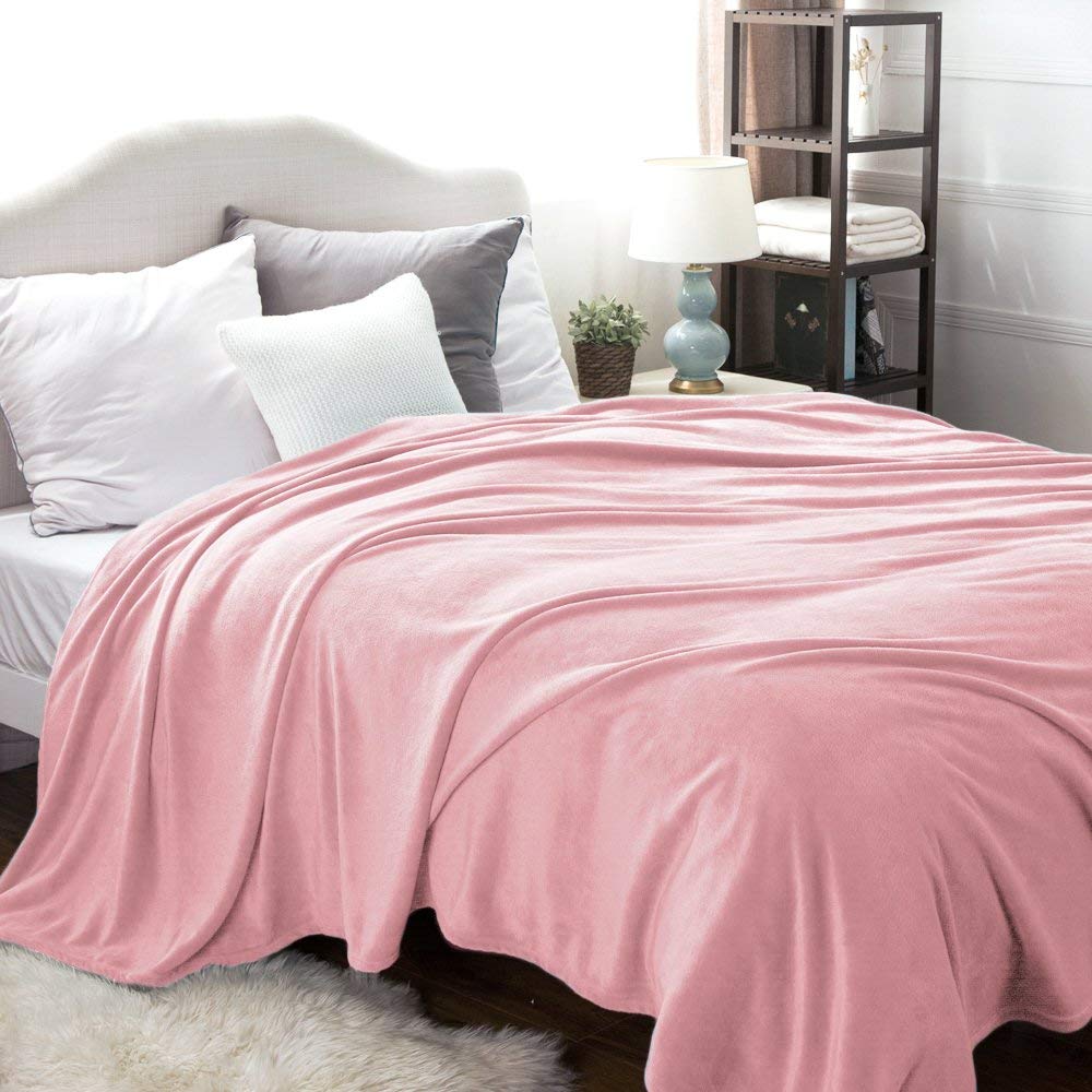 Bedsure gros plan microfibre montrant texture douce et confortable