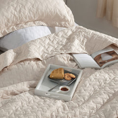 Bedsure gros plan du motif tressé apportant élégance et texture décorative