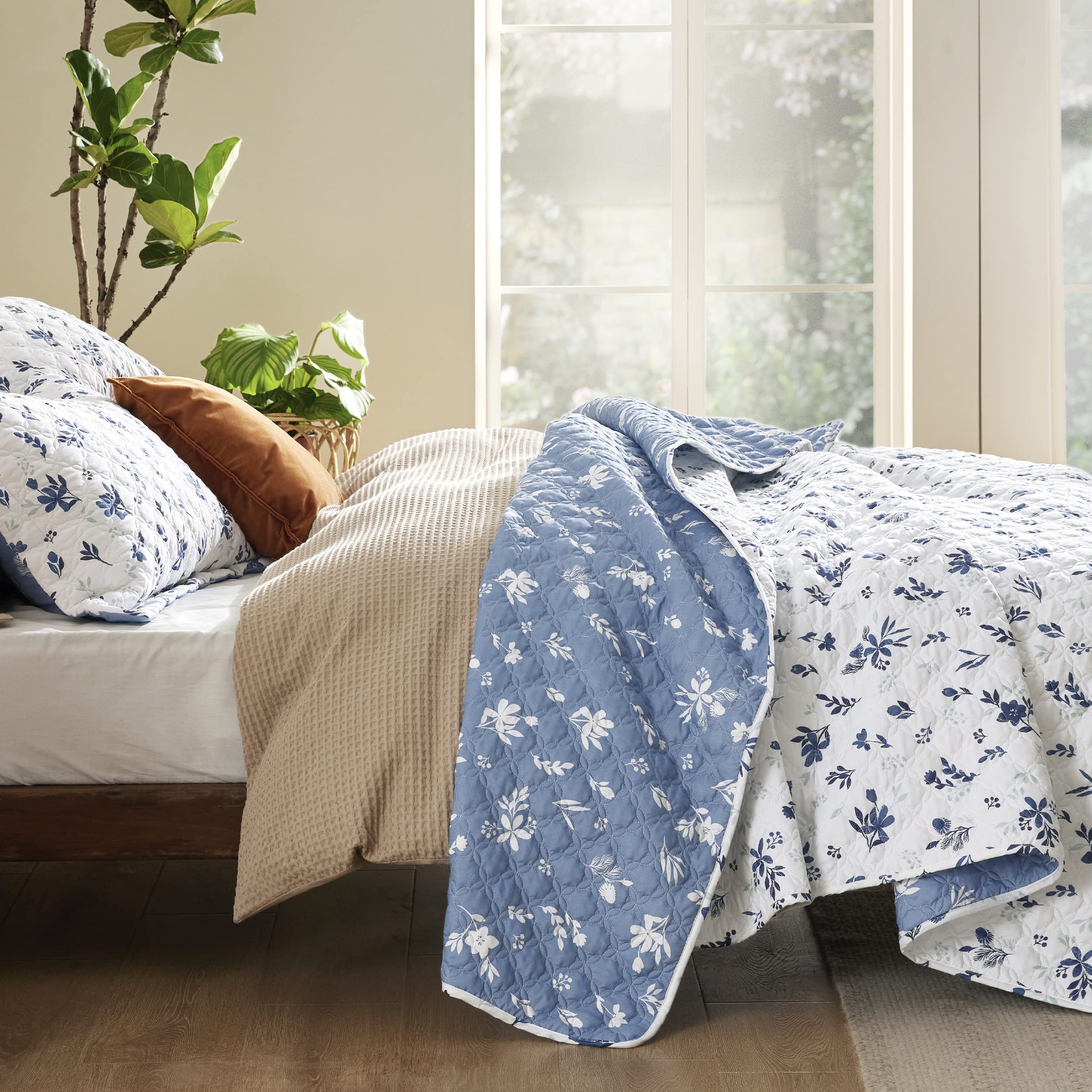 Bedsure gros plan microfibre brossée montrant douceur et confort durable