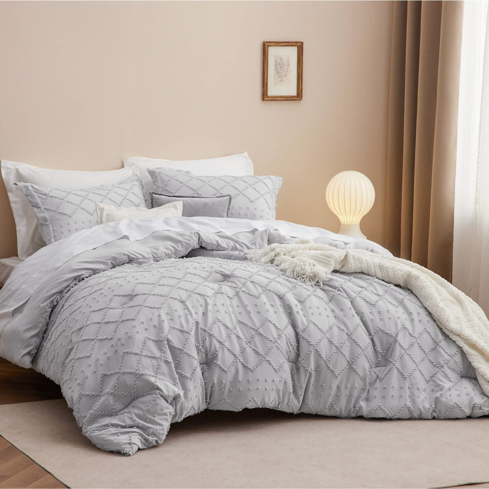Bedsure gros plan sur touffes brodées ajoutant texture élégante