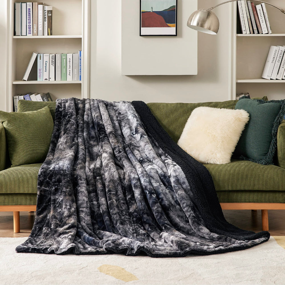 Bedsure comparaison taille avec personne montrant dimensions 60x80