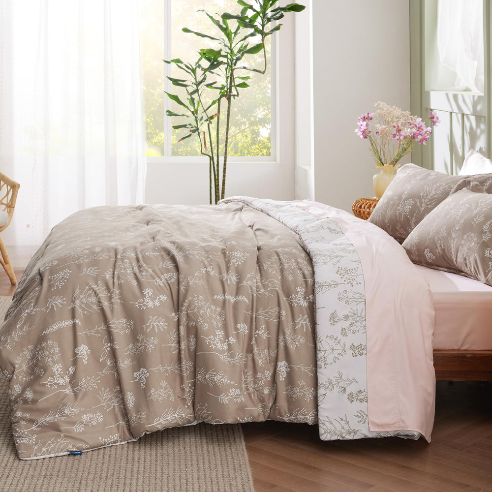 Bedsure sur lit décoré en style cottagecore pour ambiance chaleureuse