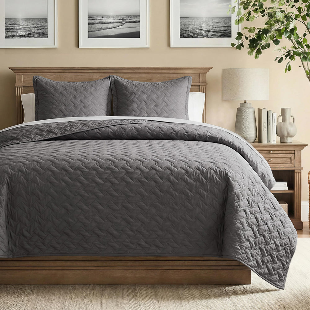 Bedsure face avant de la couette grise, design élégant et protection du lit