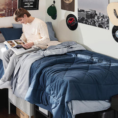 Bedsure vue face avant de l'ensemble Twin XL marine et gris pour un lit complet