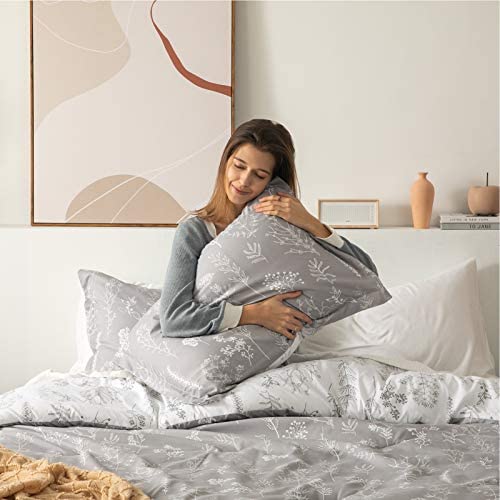 Bedsure face florale zoom montrant motif botanique pour une chambre charmante