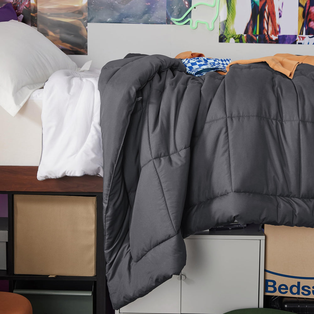 Bedsure couette pliée rangée montrant facilité de stockage et entretien simple