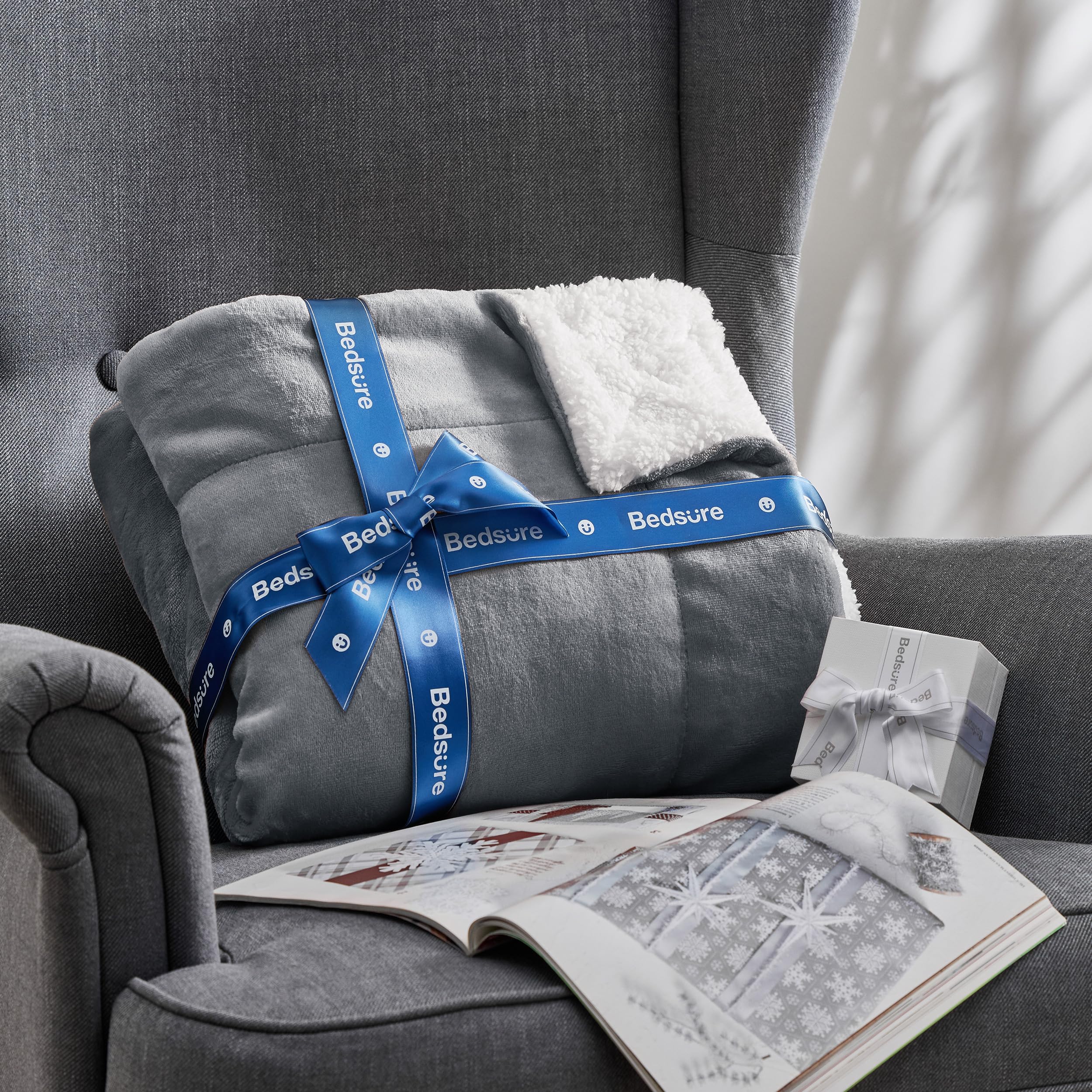 Bedsure couverture avec chien posé dessus montrant confort partagé et robustesse