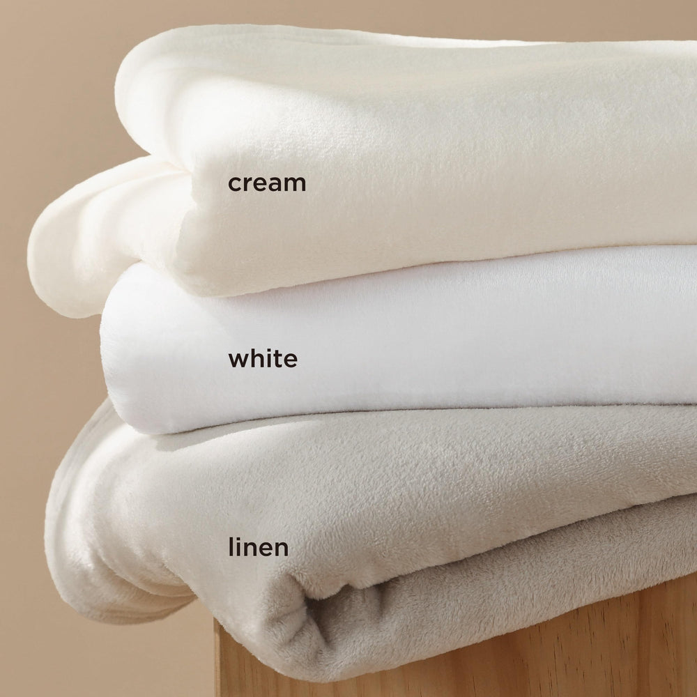 Bedsure couverture étalée sur lit queen crème, aspect élégant et cosy