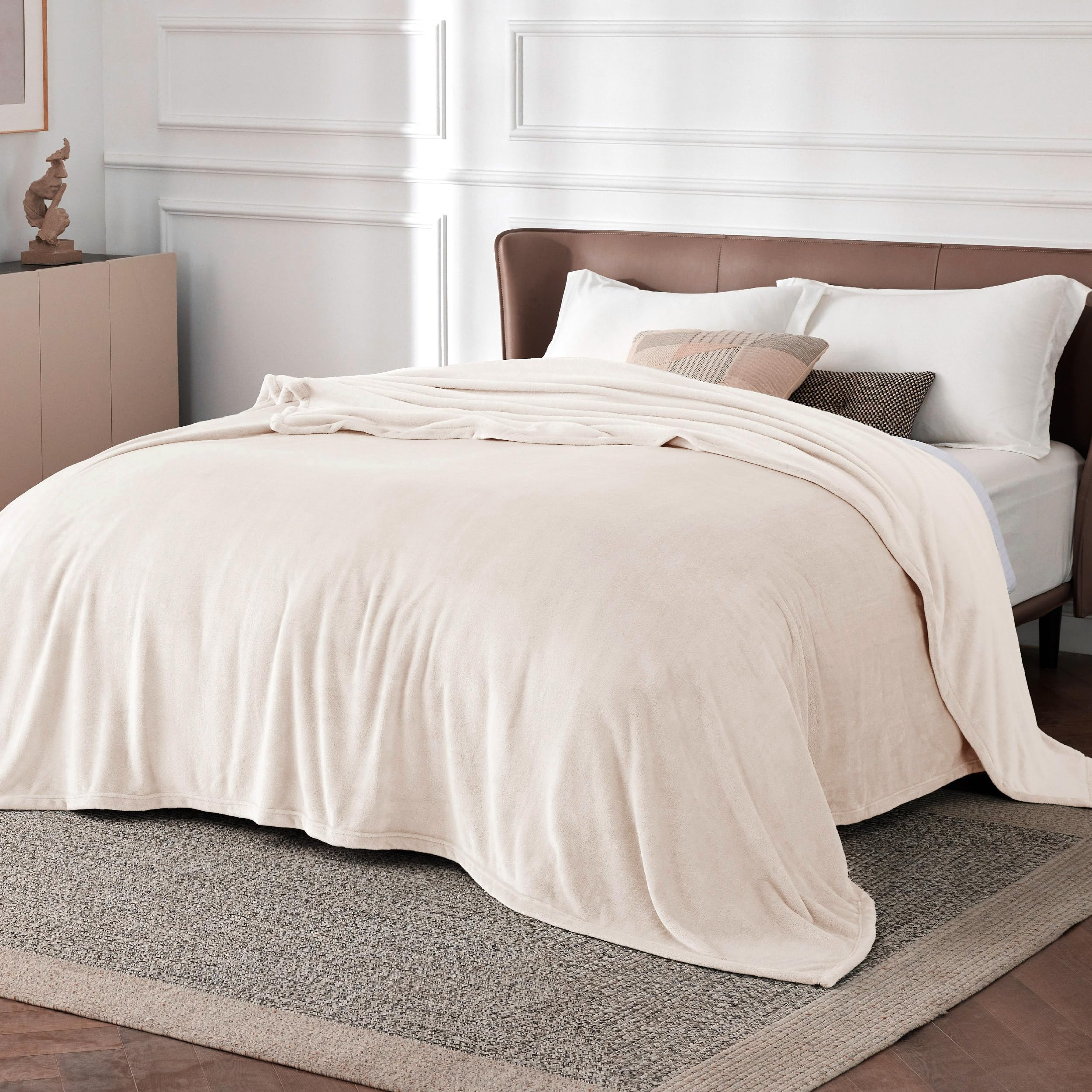 Bedsure couverture à côté d'un mètre pour montrer la taille 84x90 pouces