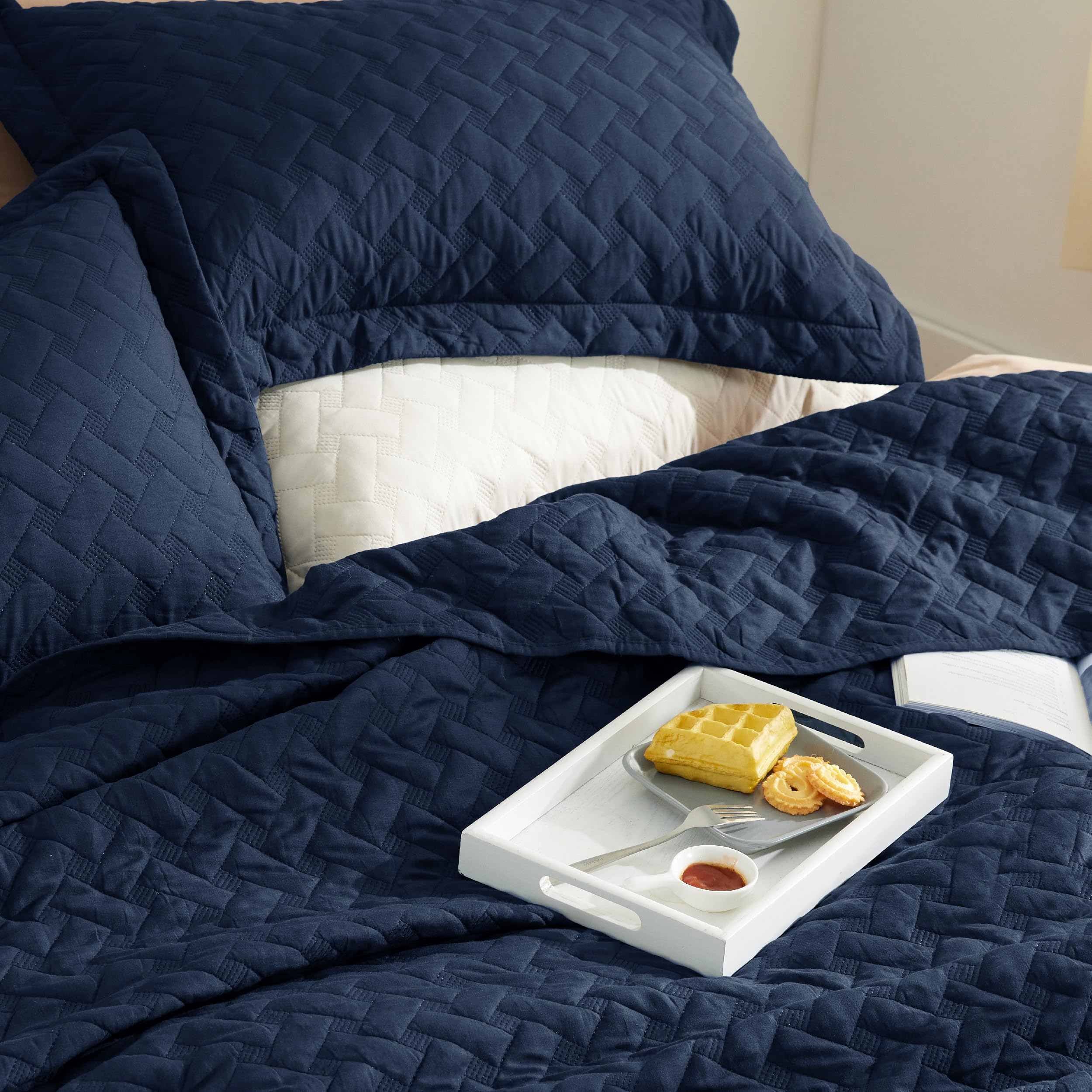 Bedsure gros plan tissu brossé, douceur agréable au toucher