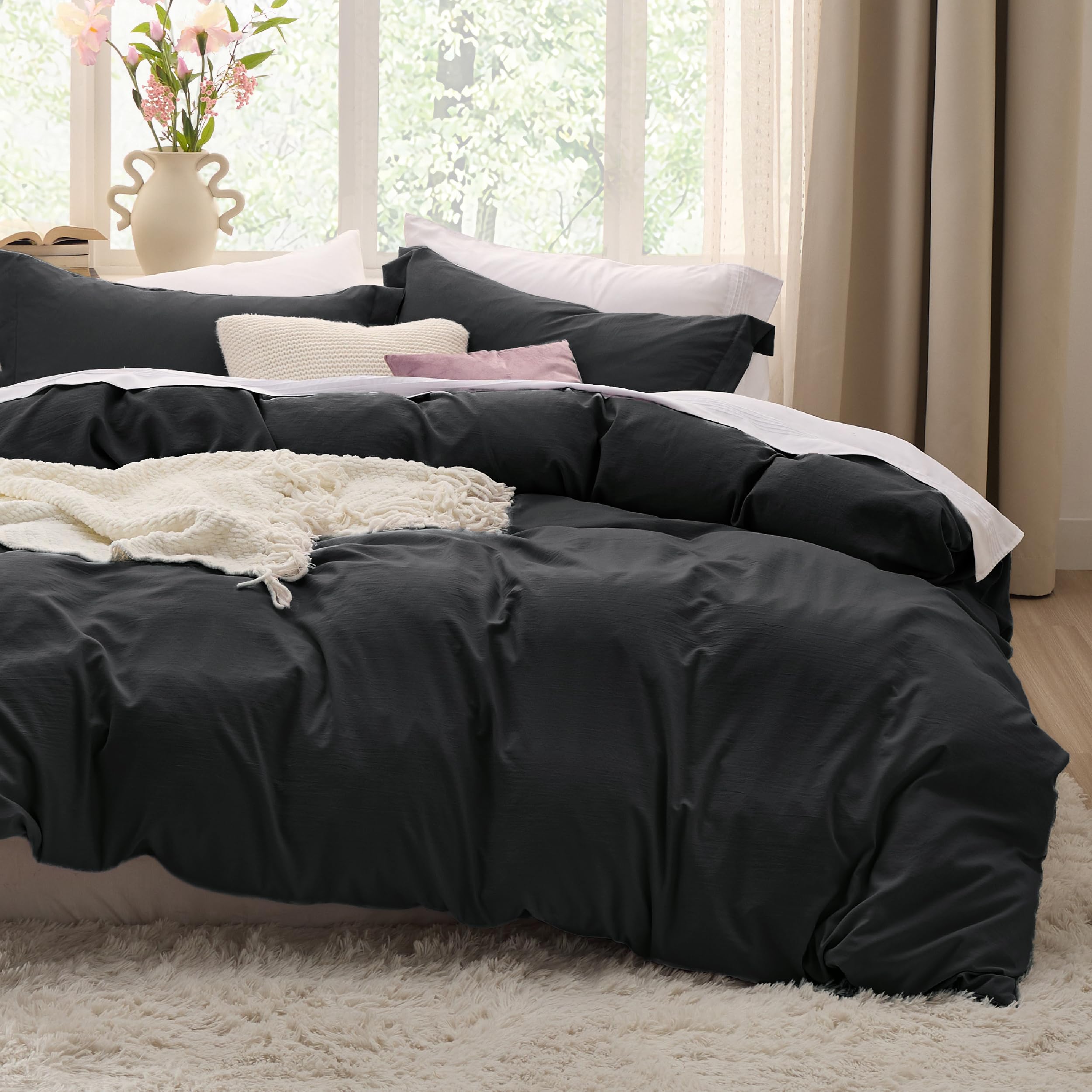 Bedsure vue avant de la housse king noire pour un look moderne