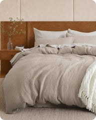 Bedsure housse de couette Cal King kaki montrant le tombé soigné et le confort