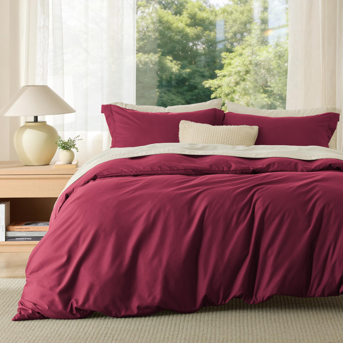 Bedsure housse face rouge montrant fini soyeux et allure élégante