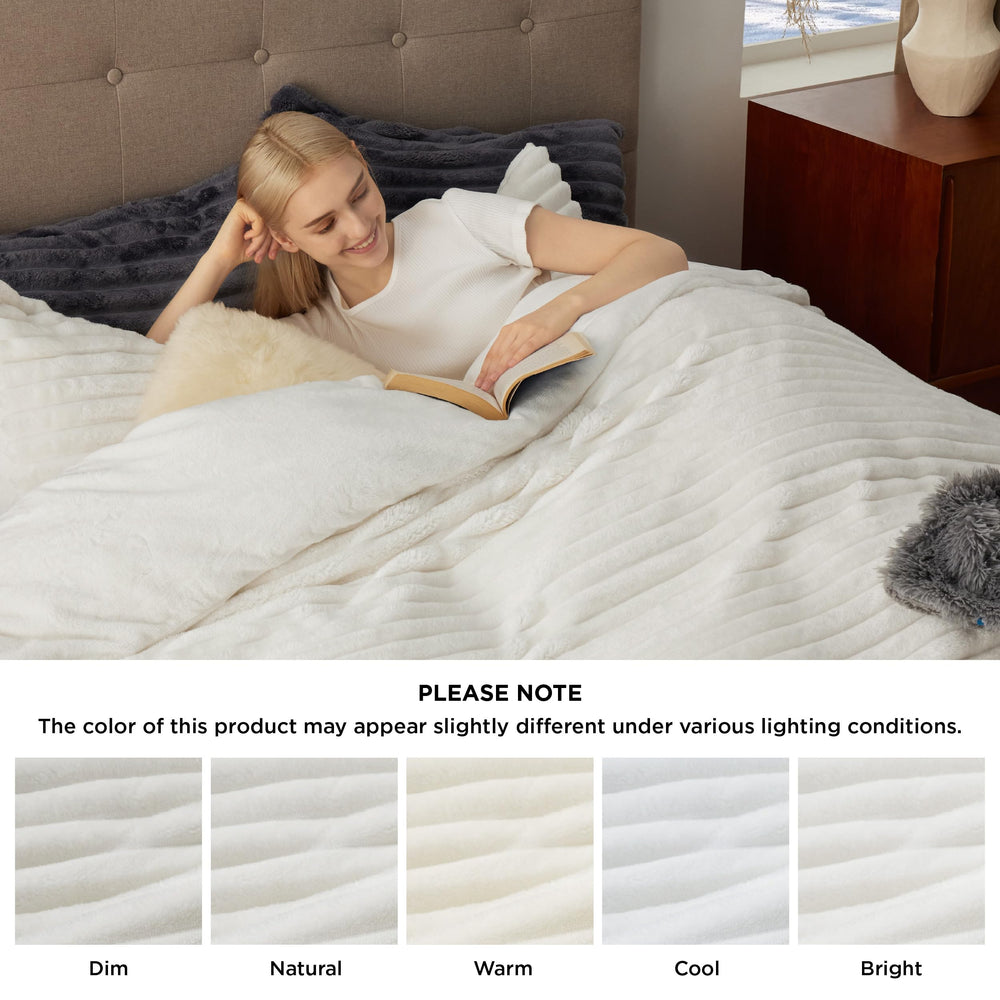 Bedsure main touchant la flanelle illustrant douceur et isolation