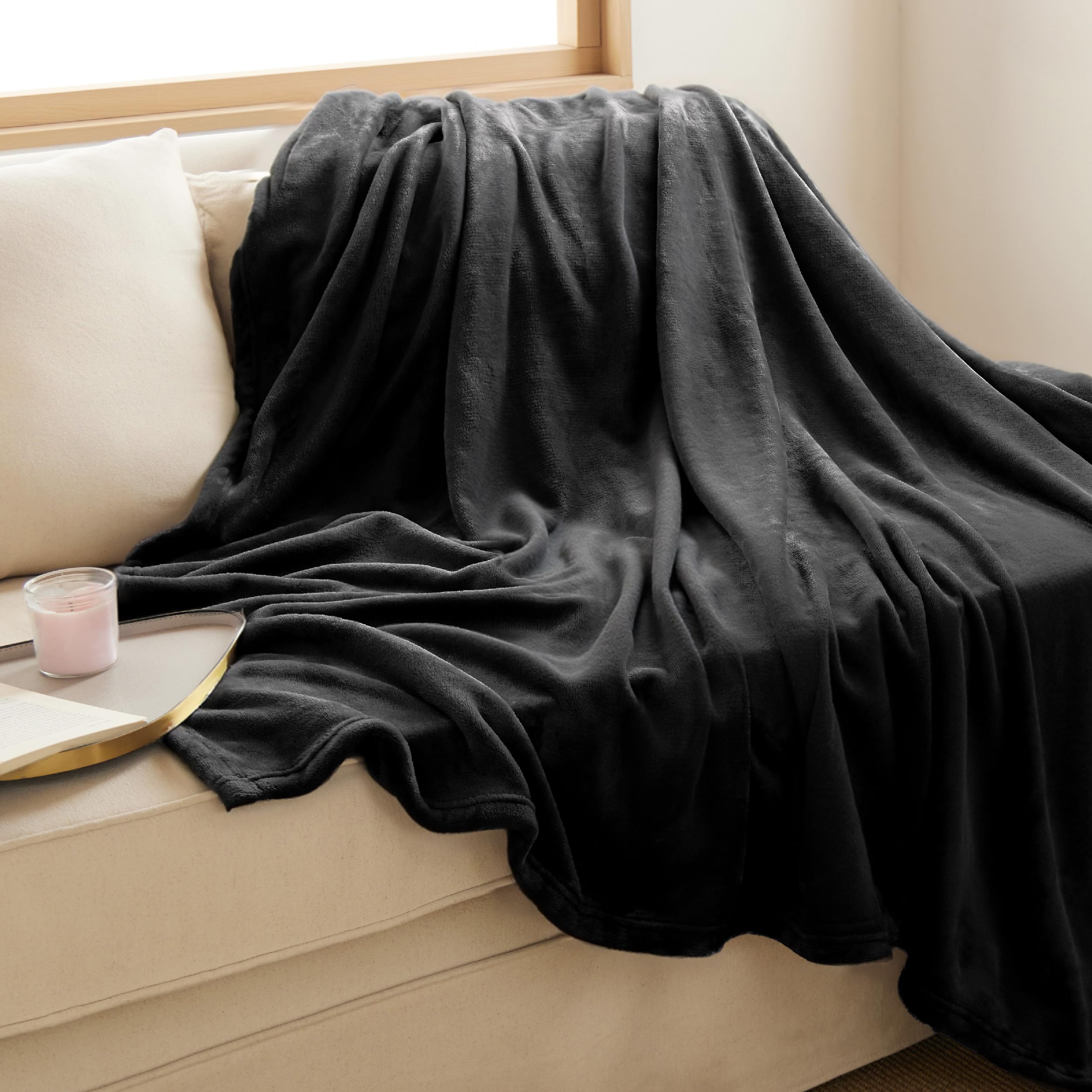 Bedsure gros plan microfibre montrant texture douce et chaleur agréable