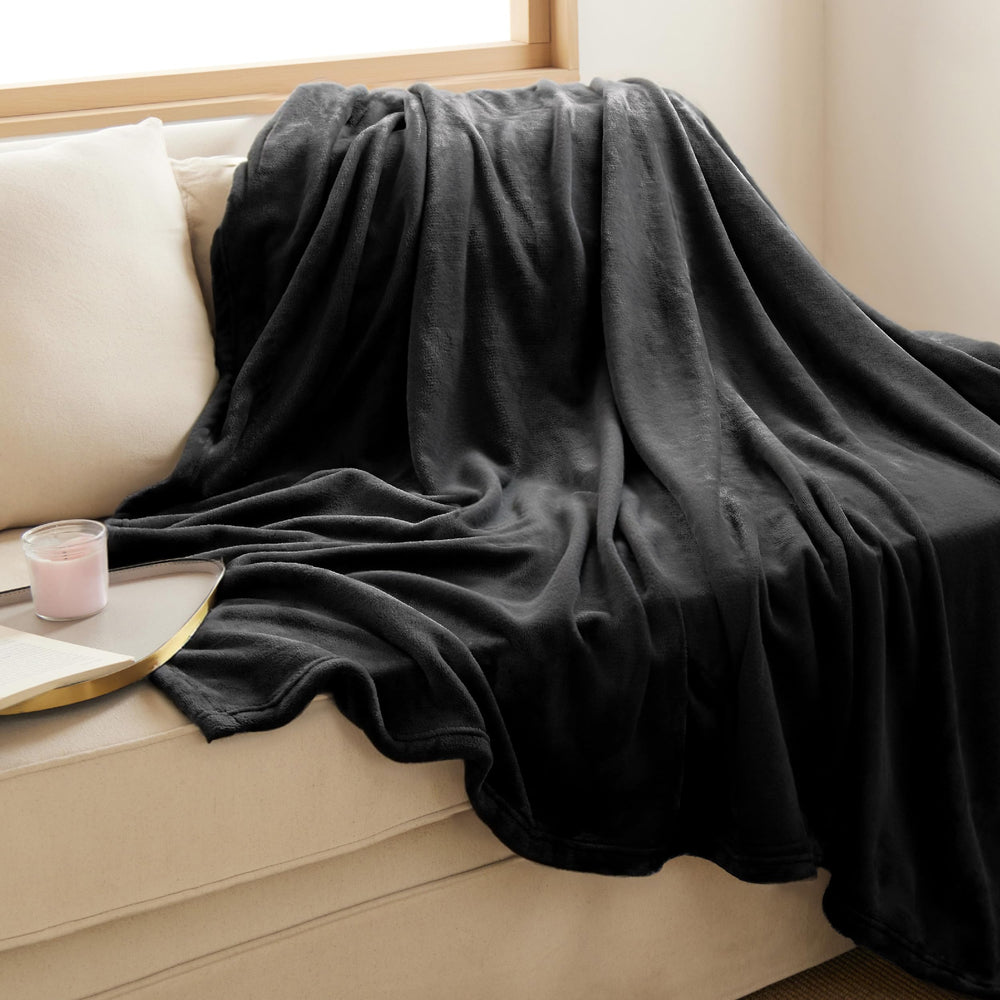 Bedsure gros plan microfibre montrant texture douce et chaleur agréable