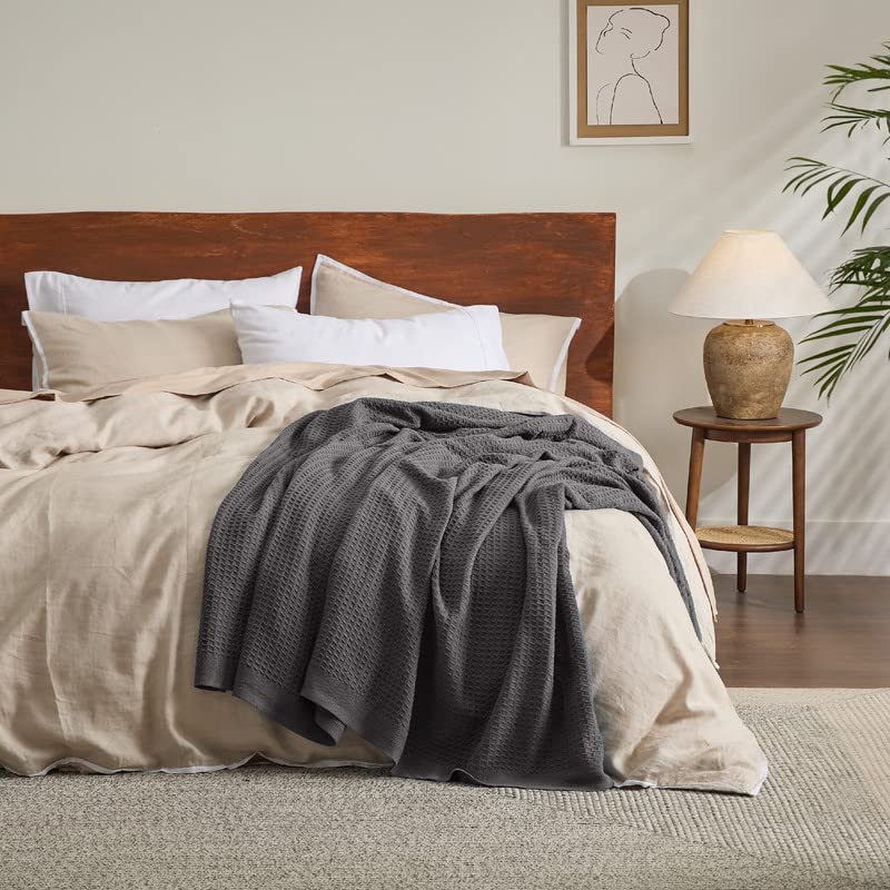 Bedsure plaid à côté d'une règle montrant dimensions King