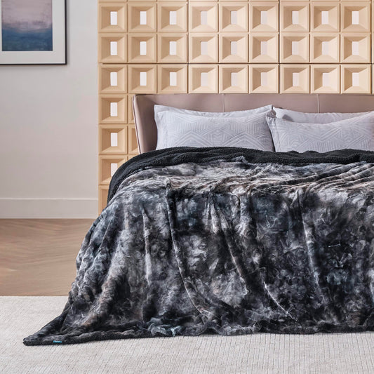 Bedsure plaid face avant montrant motif tie-dye et style cosy