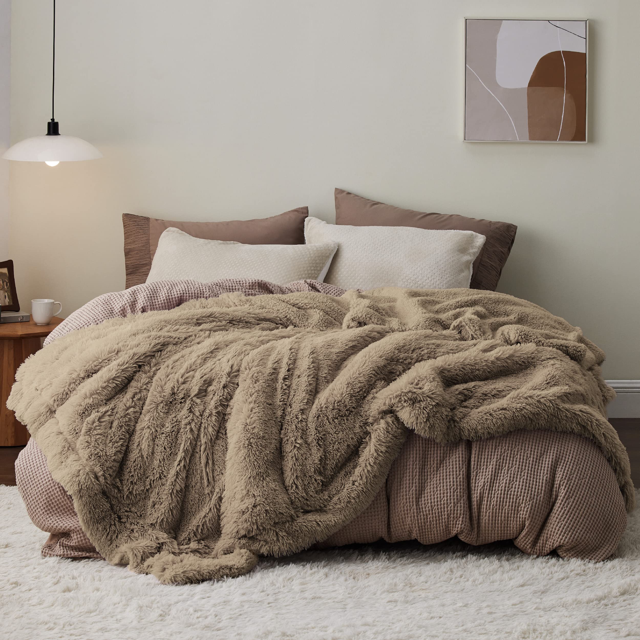 Bedsure vue avant du plaid marron prêt à poser, apporte chaleur décorative
