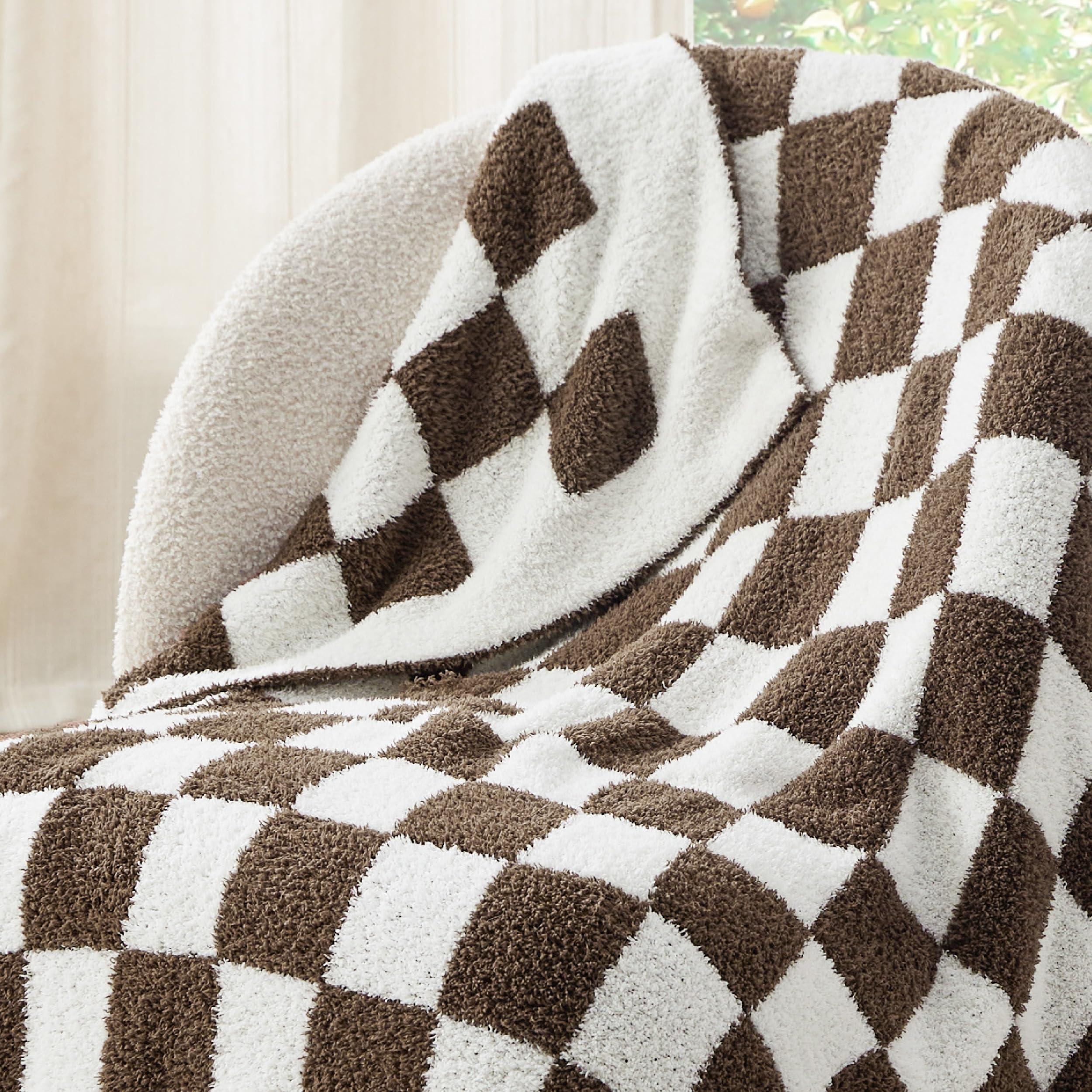 Bedsure plaid face avant montrant le motif carreaux et confort