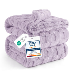 Bedsure plaid lavande fumée posé sur lit, ajout de confort visuel