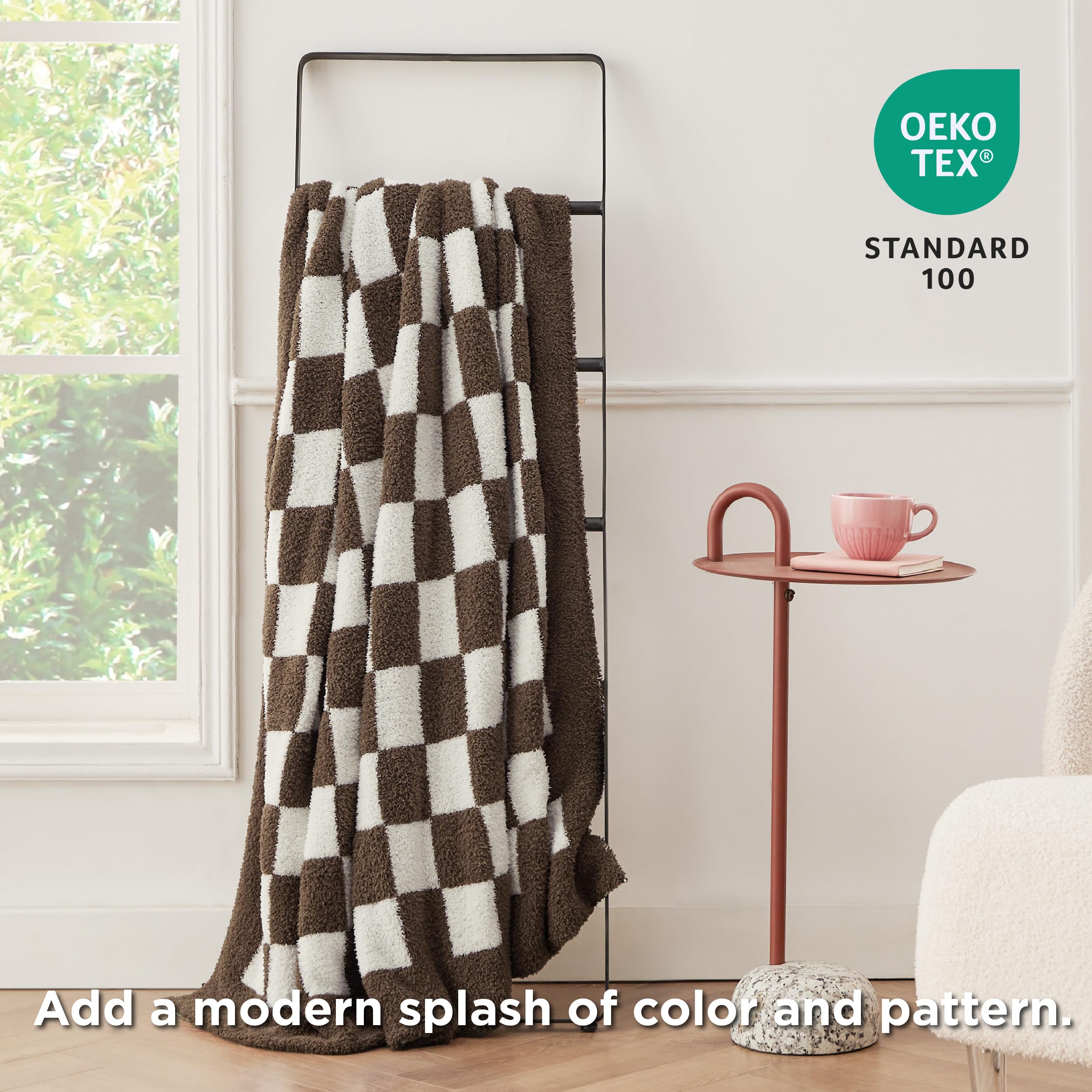Bedsure plaid plié démontrant facilité de rangement et portabilité