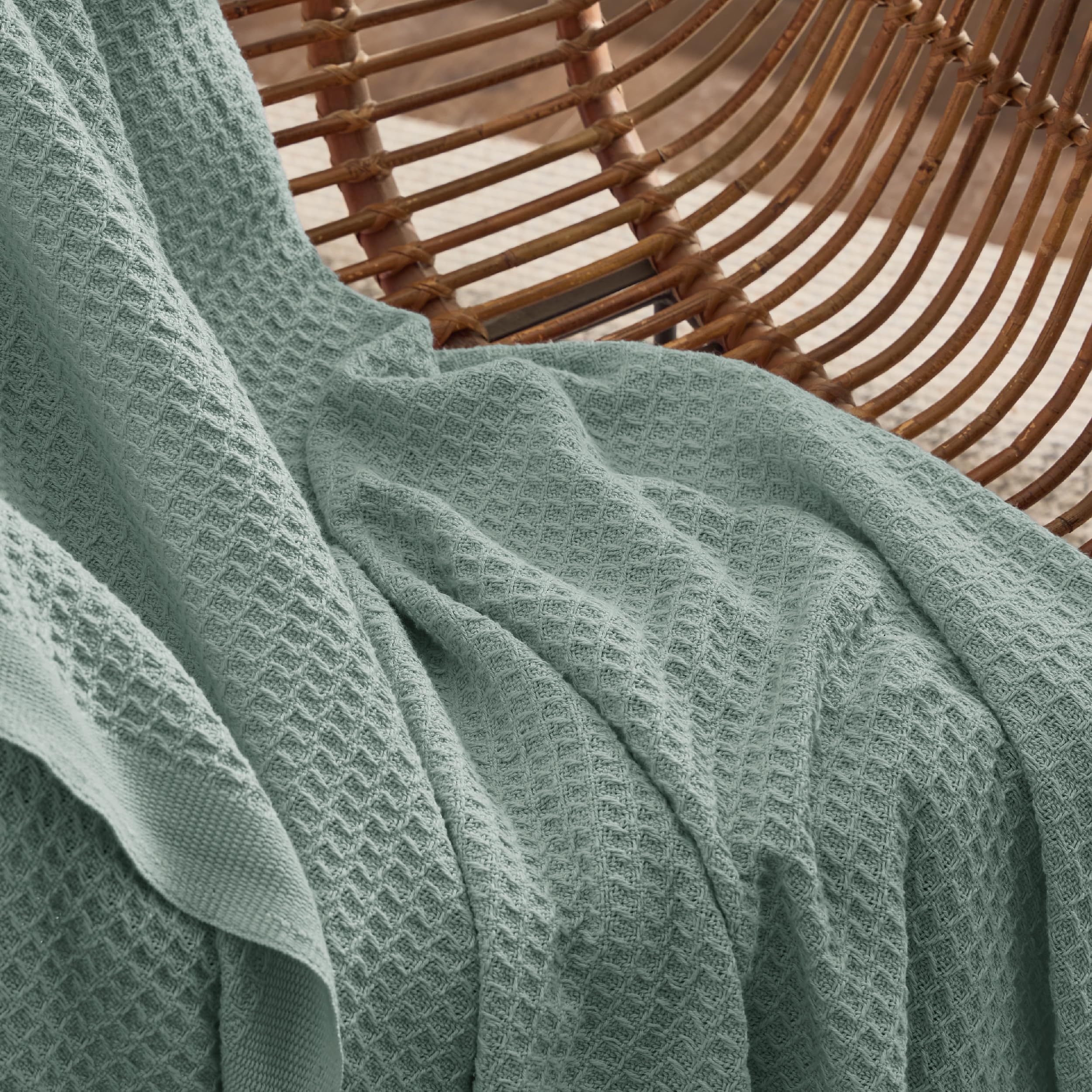Bedsure plaid plié dans panier pratique pour rangement ordonné