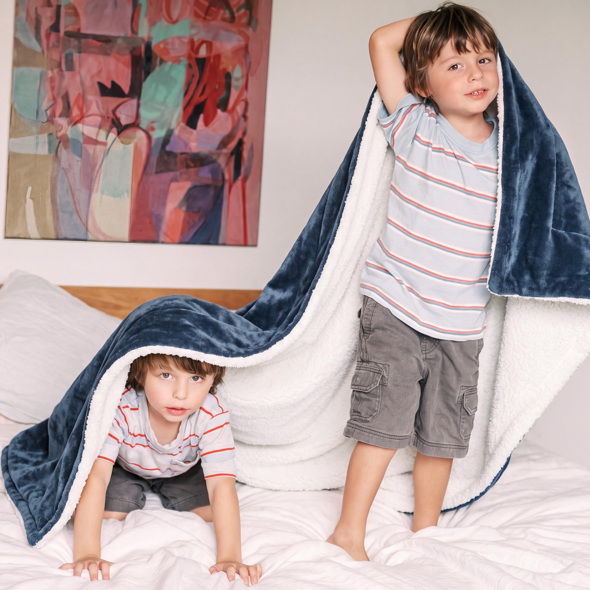 Bedsure plaid plié montrant bords et pliage facile pour rangement