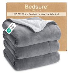 Bedsure plaid face avant posé sur un lit, montre douceur et style