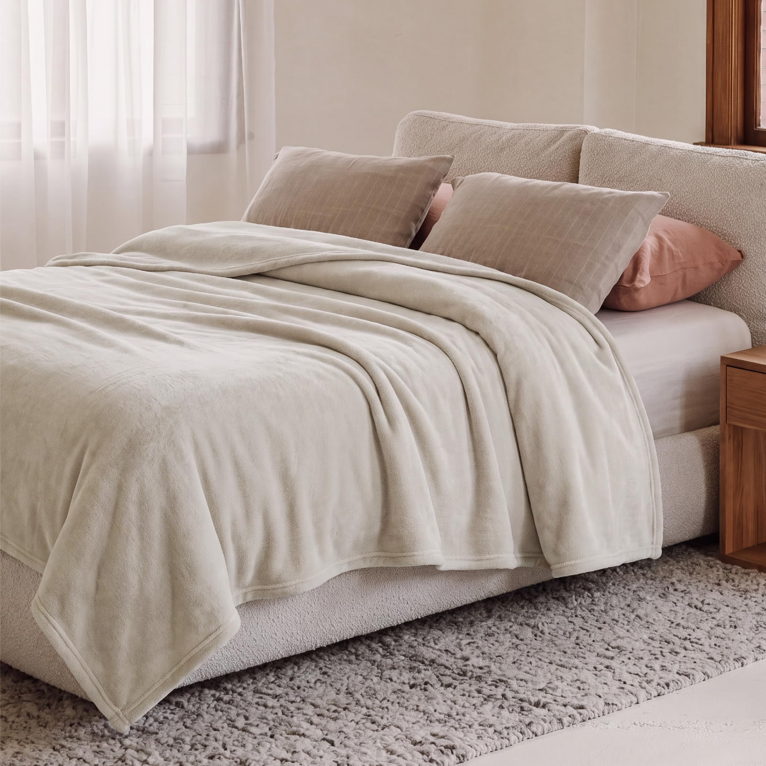 Bedsure plaid vue de face sur lit montrant confort et style lin