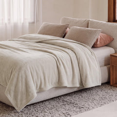 Bedsure plaid vue de face sur lit montrant confort et style lin