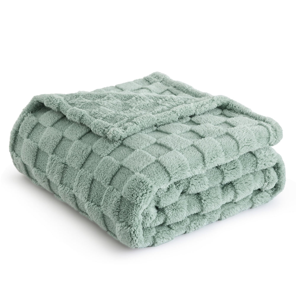 Bedsure plaid replié à côté d’une règle pour comparer la taille