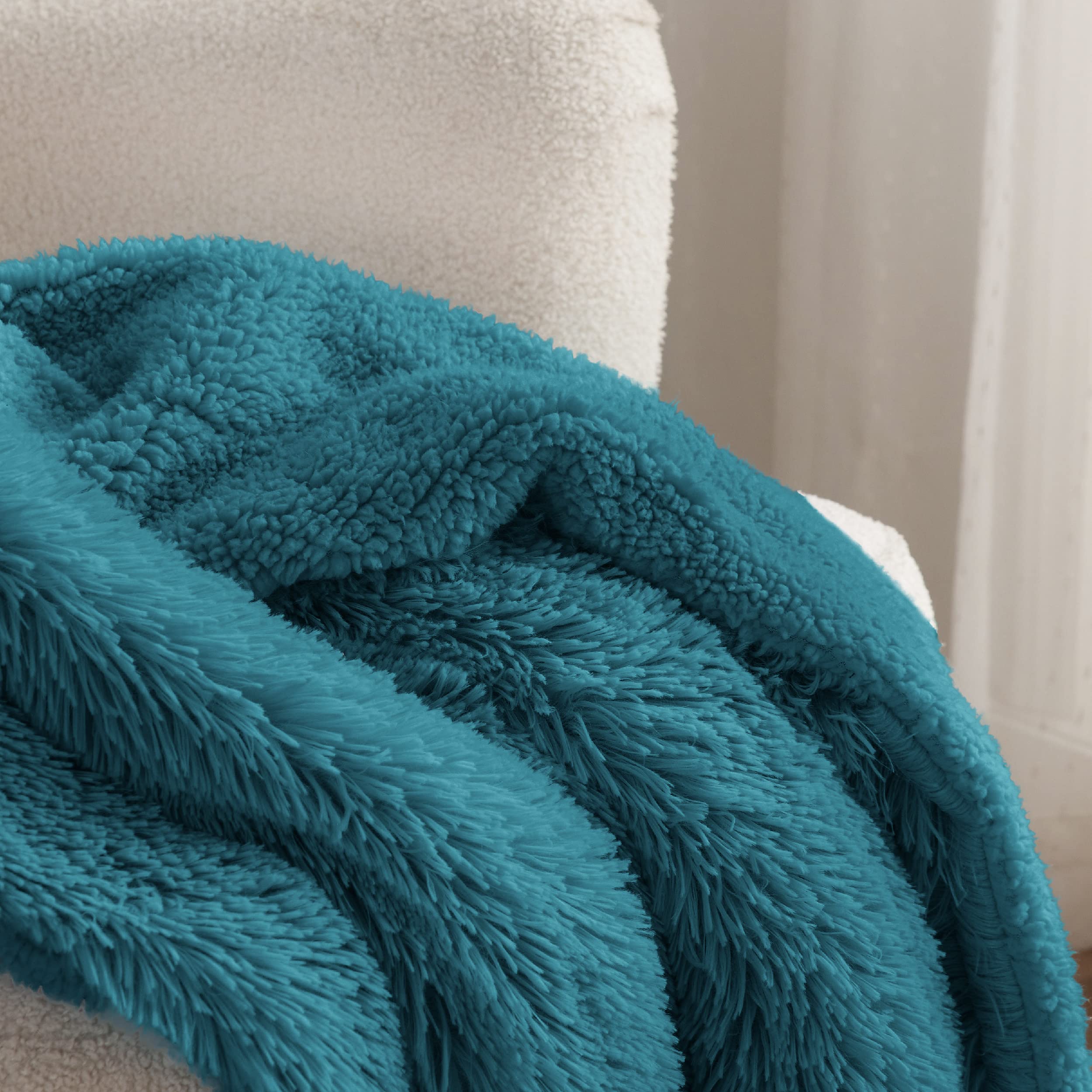 Bedsure plaid sur canapé apportant touche déco et confort
