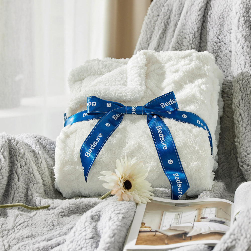 Bedsure plaid posé sur lit queen ajoutant ambiance cocooning